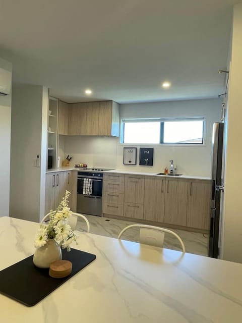 Urban Auckland Sanctuary House in Auckland