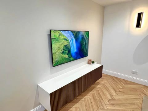 Communal lounge/ TV room, TV and multimedia