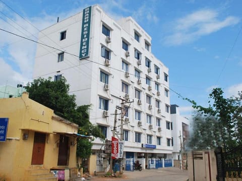 Facade/entrance, Area and facilities