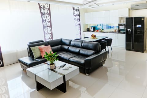 Kitchen or kitchenette, Living room, Seating area