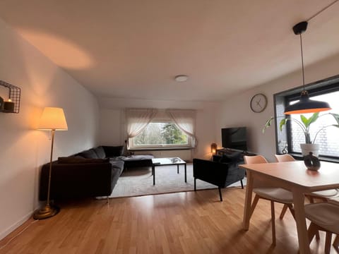 Communal lounge/ TV room, TV and multimedia, Living room, Seating area, Dining area