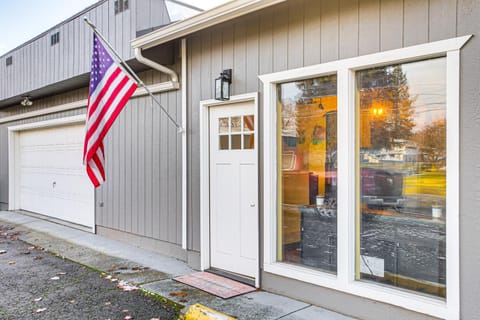 Electric Fireplace Central Coeur dAlene Studio! Apartment in Coeur dAlene