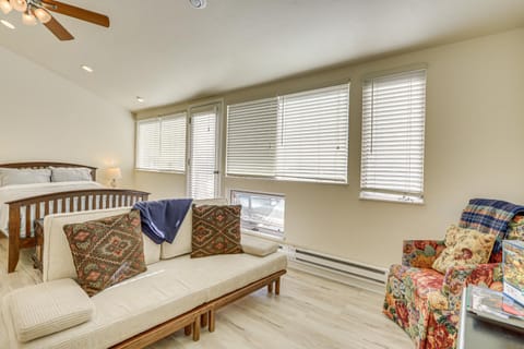 4 Mi to Vail Ski Resort Cozy Getaway with Deck! Apartment in Vail