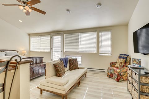 4 Mi to Vail Ski Resort Cozy Getaway with Deck! Apartment in Vail