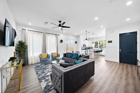 Communal lounge/ TV room, Living room, Dining area, Evening entertainment