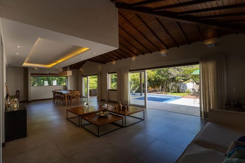 House with Pool and Beach Access | Cavalo Marinho House in Armacao dos Buzios