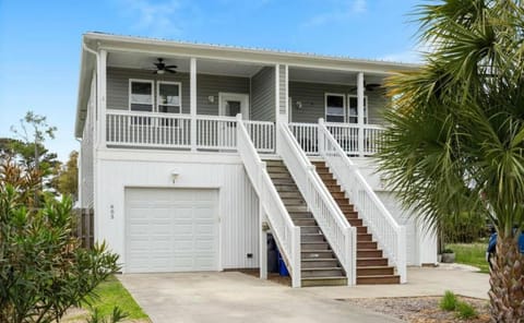 Turtle Cove Beach Retreat GOLF CART Included House in Carolina Beach