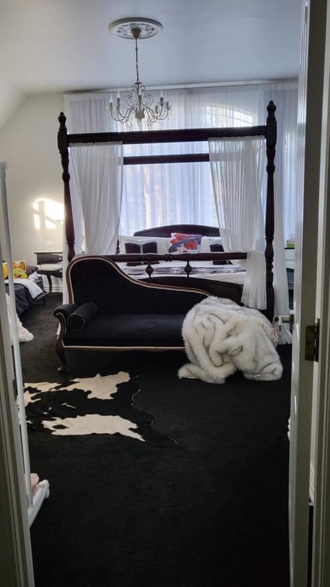 The Luxurious Manor - Very Large Bedroom with Private Ensuite Vacation rental in Auckland