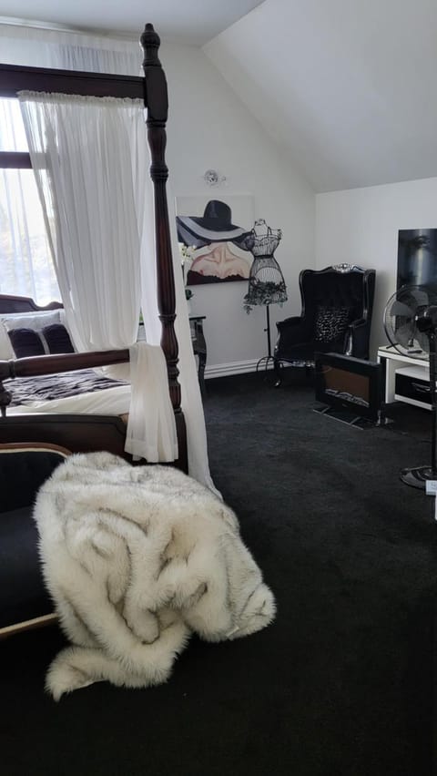 The Luxurious Manor - Very Large Bedroom with Private Ensuite Vacation rental in Auckland