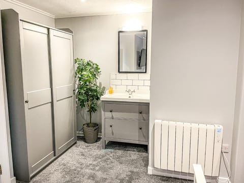 Bedroom, internet, wardrobe