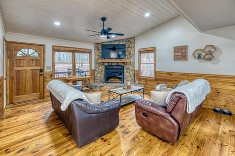 TV and multimedia, Living room, fireplace