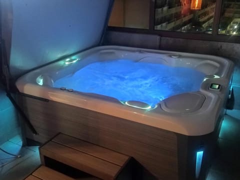 Hot Tub, Hot Tub