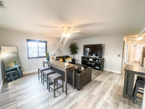 Modern Condo Central Huron Boat Basin Area Apartment in Huron