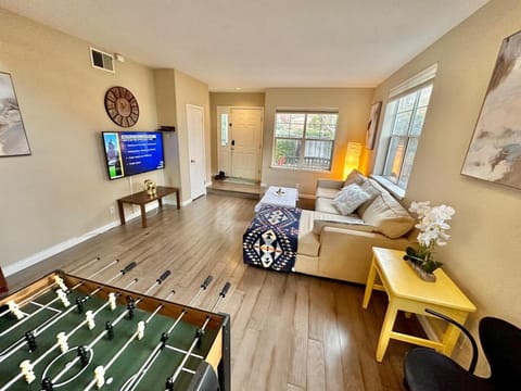 Stunning Oasis Retreat Pool Hot Tub SF Bay Villa in Santa Clara