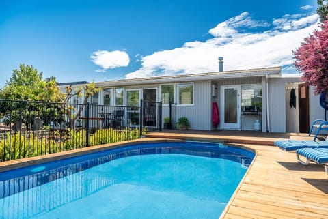 Property building, Patio, Day, Garden, Garden view, Pool view, Swimming pool, Location, sunbed