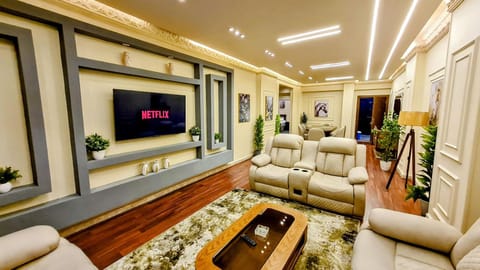 Communal lounge/ TV room, TV and multimedia, Living room, Seating area, Evening entertainment