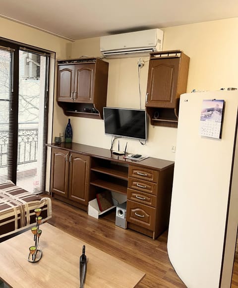 TV and multimedia, Living room, air conditioner