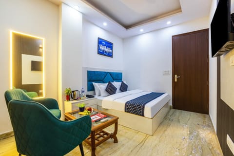 Bed, TV and multimedia, Photo of the whole room, Seating area, Bedroom, wardrobe, air conditioner