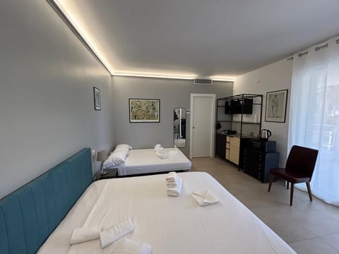 Bed, Kitchen or kitchenette, Photo of the whole room, Bedroom