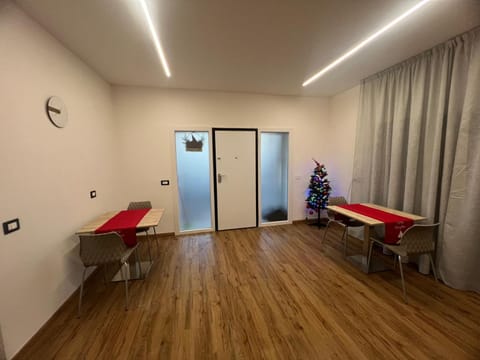 Communal lounge/ TV room, Kitchen or kitchenette, Dining area