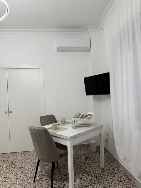 TV and multimedia, Dining area, air conditioner