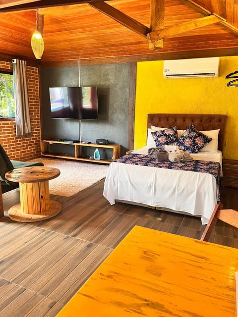 Bed, Photo of the whole room, Evening entertainment, Bedroom, air conditioner