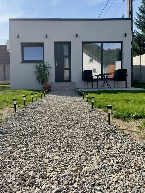 Property building, Patio, Spring, Day, Garden, Garden view