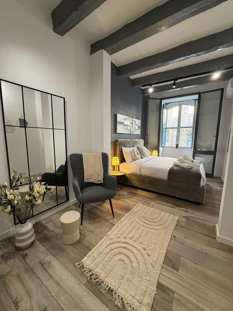 Bed, Seating area, Bedroom, towels