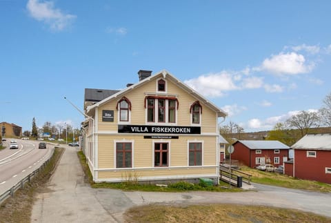 Property building, Day, Street view