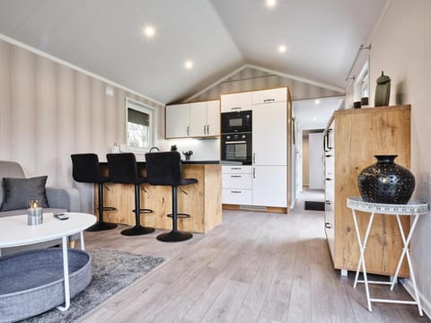 Kitchen or kitchenette, Seating area