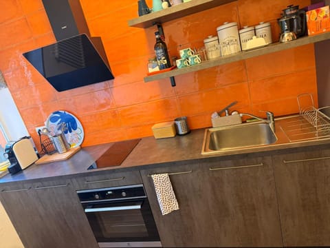 Kitchen or kitchenette, oven, kitchen