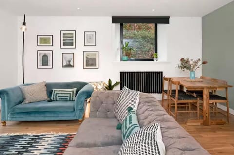 Seating area, Dining area