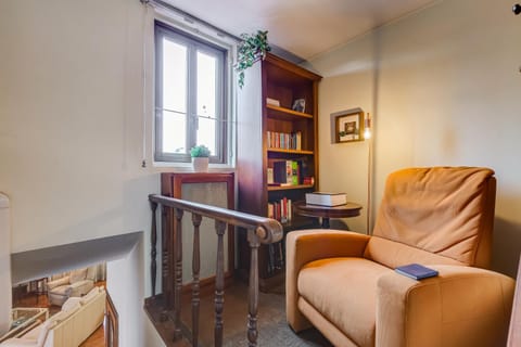 The Elegant Penthouse - Ampio Attico con Posto Auto Apartment in Rome