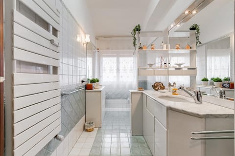 The Elegant Penthouse - Ampio Attico con Posto Auto Apartment in Rome