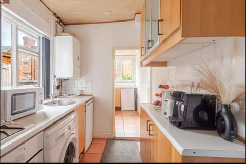 Kitchen or kitchenette, washing machine