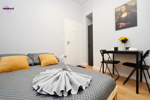 Bed, Photo of the whole room, towels