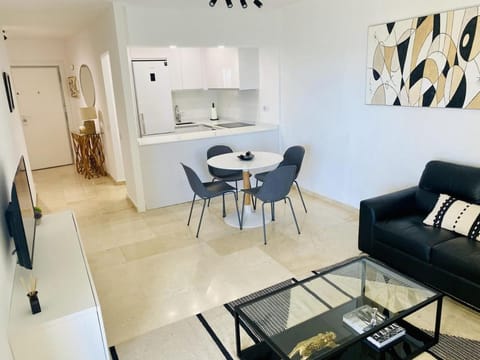 Modern apartment with a terrace Apartment in Estepona
