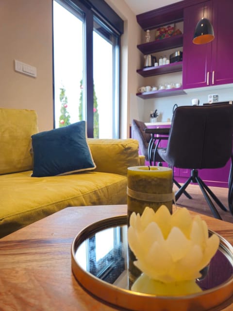View (from property/room), View (from property/room), Kitchen or kitchenette, Living room, Seating area, Dining area, City view