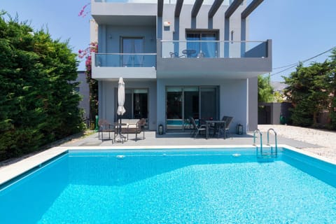 Property building, Pool view, Swimming pool