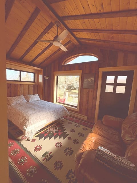 Bed, Living room
