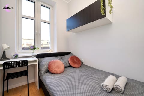 Bed, Photo of the whole room, towels