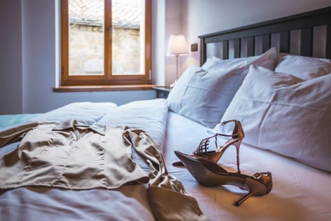 Bed, Photo of the whole room, Decorative detail, Bedroom