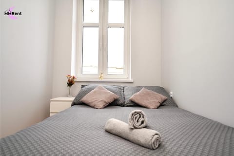 Bed, Photo of the whole room, towels