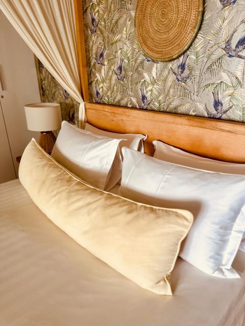 IBIZA SUITE in MODERN, LUXURY VILLA in CAMPS BAY Apartment in Camps Bay