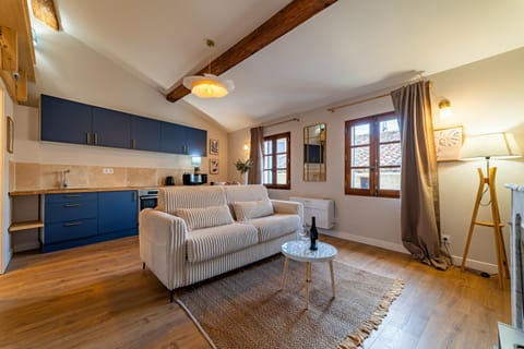 Sauna, Living room