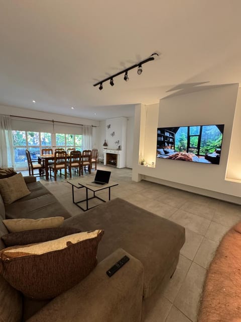 TV and multimedia, Living room, Seating area, Dining area, Evening entertainment