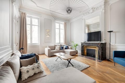 Le Rhône Haussmannien, Luxueux spacieux et raffiné au cœur de Lyon 6e vue Rhône Apartment in Lyon