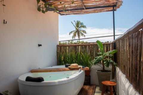 Hot Tub, Hot Tub