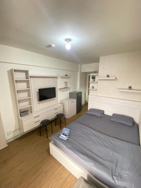 Bed, TV and multimedia, Kitchen or kitchenette, Photo of the whole room, Evening entertainment, Bedroom