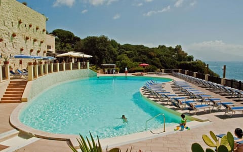 Property building, Balcony/Terrace, Swimming pool, Open Air Bath, Public Bath